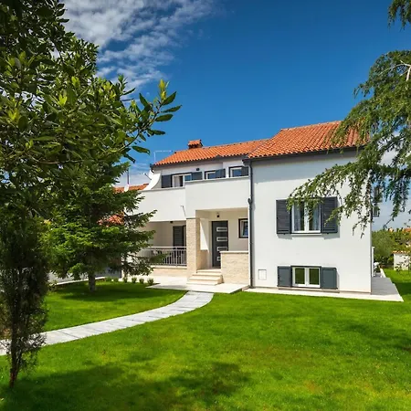 Holiday home Kozada Stinjan